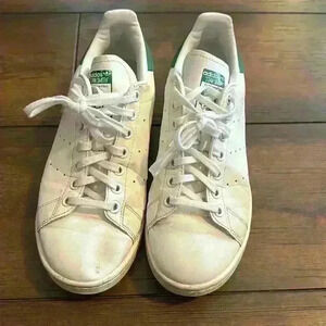 Adidas, Stan Smith size 5 1/2 fit like a women’s 7 1/2